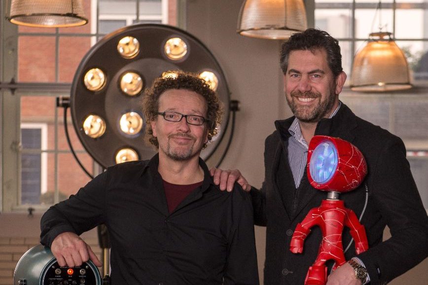 Ruud Strobbe (l) Industrial Re-Design & Gijs Buis, Bink lampen (r)