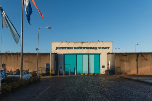 Dit is Penitentiaire Inrichting Vught, een van de Rijksgebouwen die deel uitmaken van de onderhoudsopdracht voor BAM Bouw en Techniek (foto: Bas Kijzers).