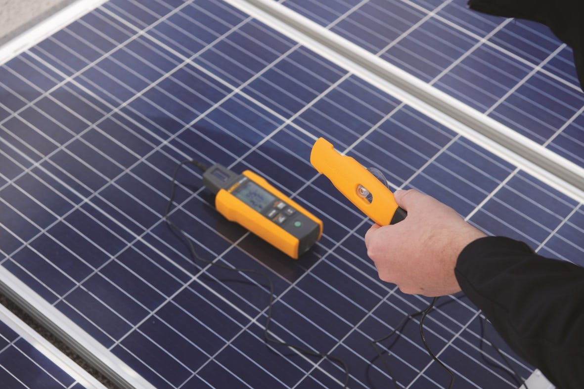 De nieuwe Fluke IRR1-SOL zonnestralingsmeter doet alles-in-één
