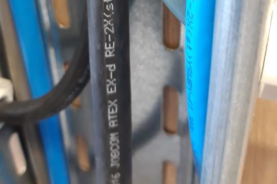 Deze kabel is door de leverancier getest op inwendige vulling.