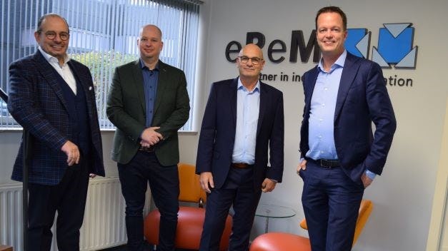 Van Links naar rechts: Joris Vrancken (CEO P&V Panels), Wouter Speksnijder (Financial Director eReM Elektrotechnici), Ben Pijl (aftredend directielid) en Sander van Gool (Sales Director eReM Elektrotechnici).