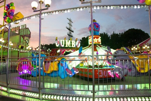 Autonoom net, attractie gevoed door generator.