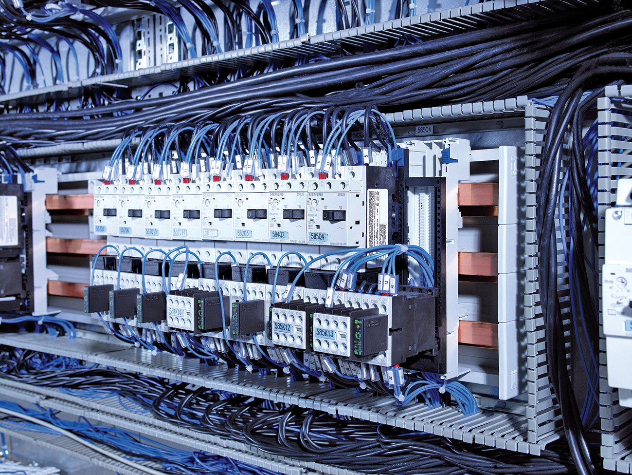 Magneetschakelaars volgens EN-IEC 60947-4 in combinatie met motorbeveiligingschakelaars. Bron: Rittal.