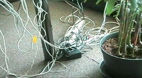 In kantoren moet erop worden gelet dat er voldoende contactdozen aanwezig zijn voor het aansluiten van apparatuur.