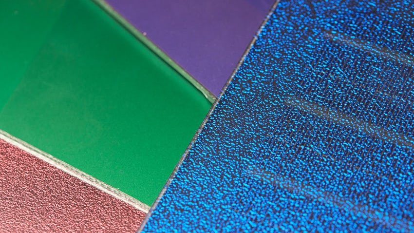 De zonnepanelen kunnen in verschillende kleuren worden gemaakt (foto: Piotr Banczerowski)