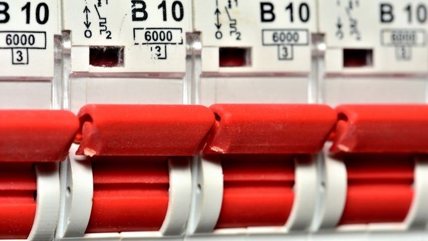 Mag de hoofdzekering als kabelbeveiliging worden gebruikt?