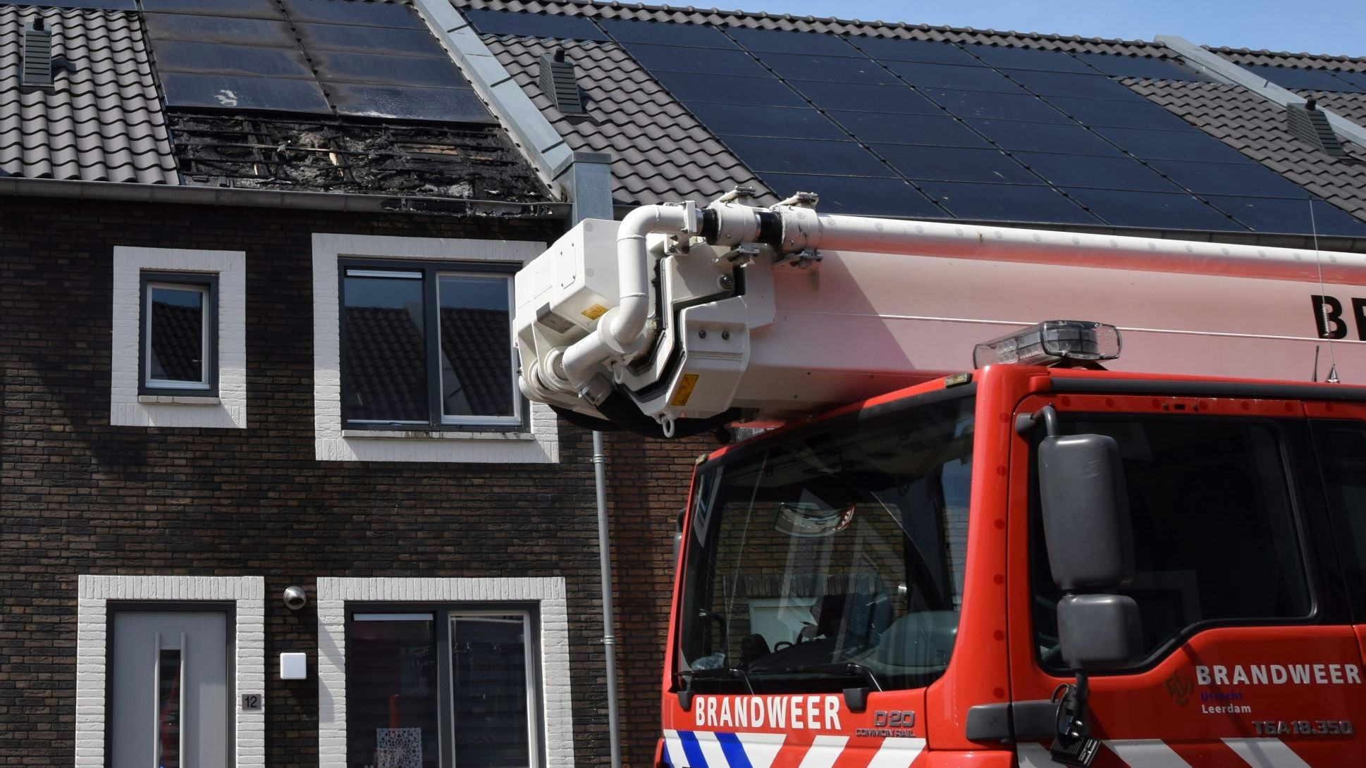 "Bij de installatie van zonnepanelen op een dak moet je altijd rekening houden met de brandcompartimentering." Beeld: Team Brandonderzoek Veiligheidsregio Utrecht