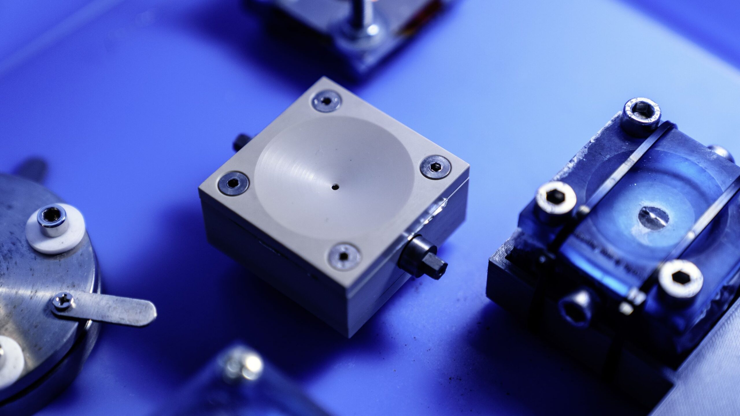 Op maat ontworpen en gebouwde batterijcellen die monitoring tijdens het laden en ontladen mogelijk maken. Beeld: Reyer Boxem