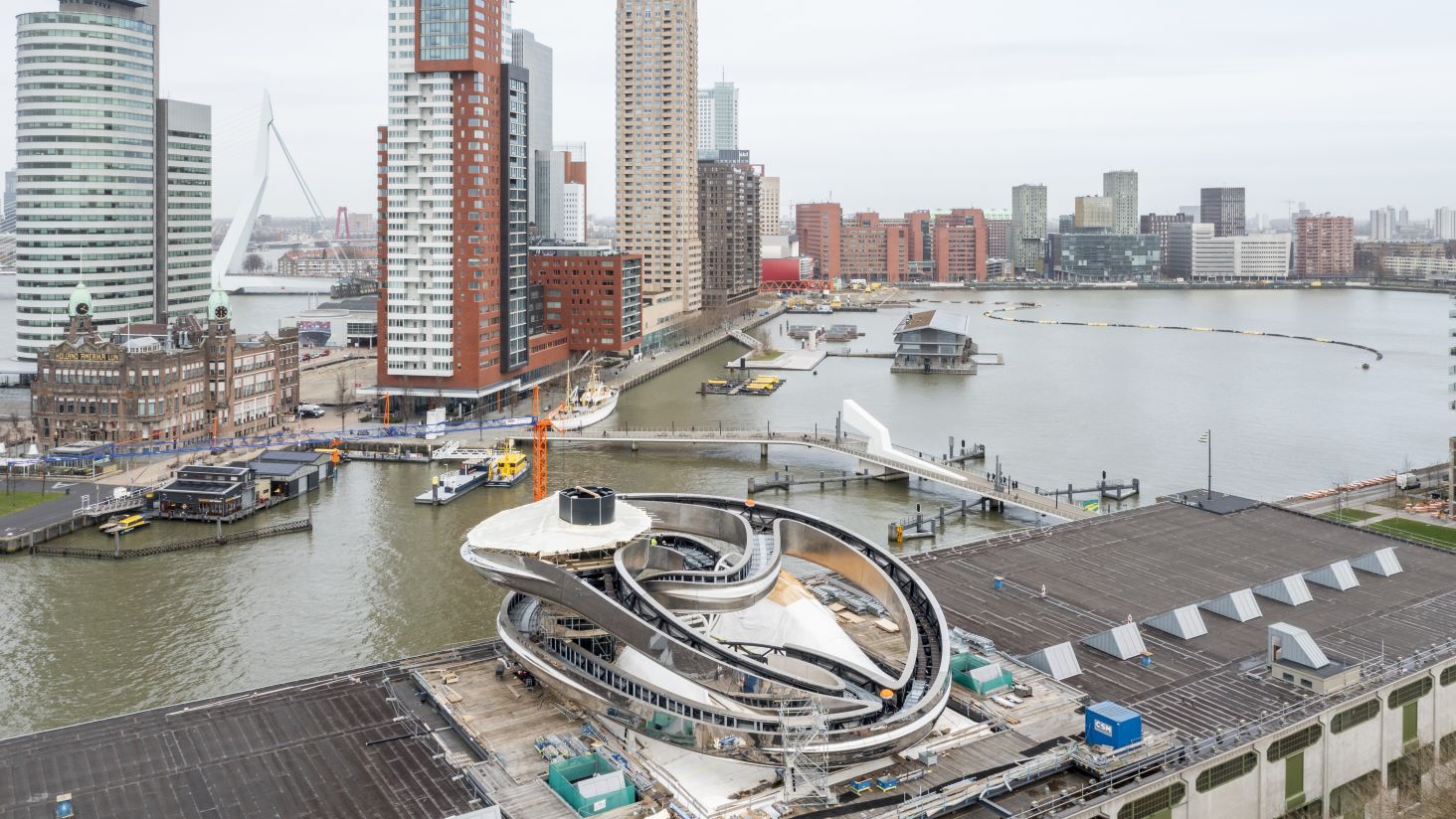 De Fenix-loods werd getransformeerd tot een museum.