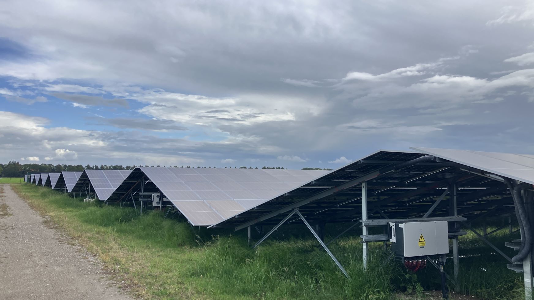 In een zonnepark zijn al snel tientallen kilometers kabel verwerkt. Foto: Tijdo van der Zee