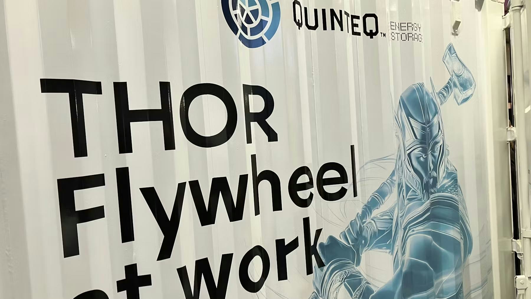 De container met daarin het vliegwiel van QuinteQ Energy. Beeld Tijdo van der Zee