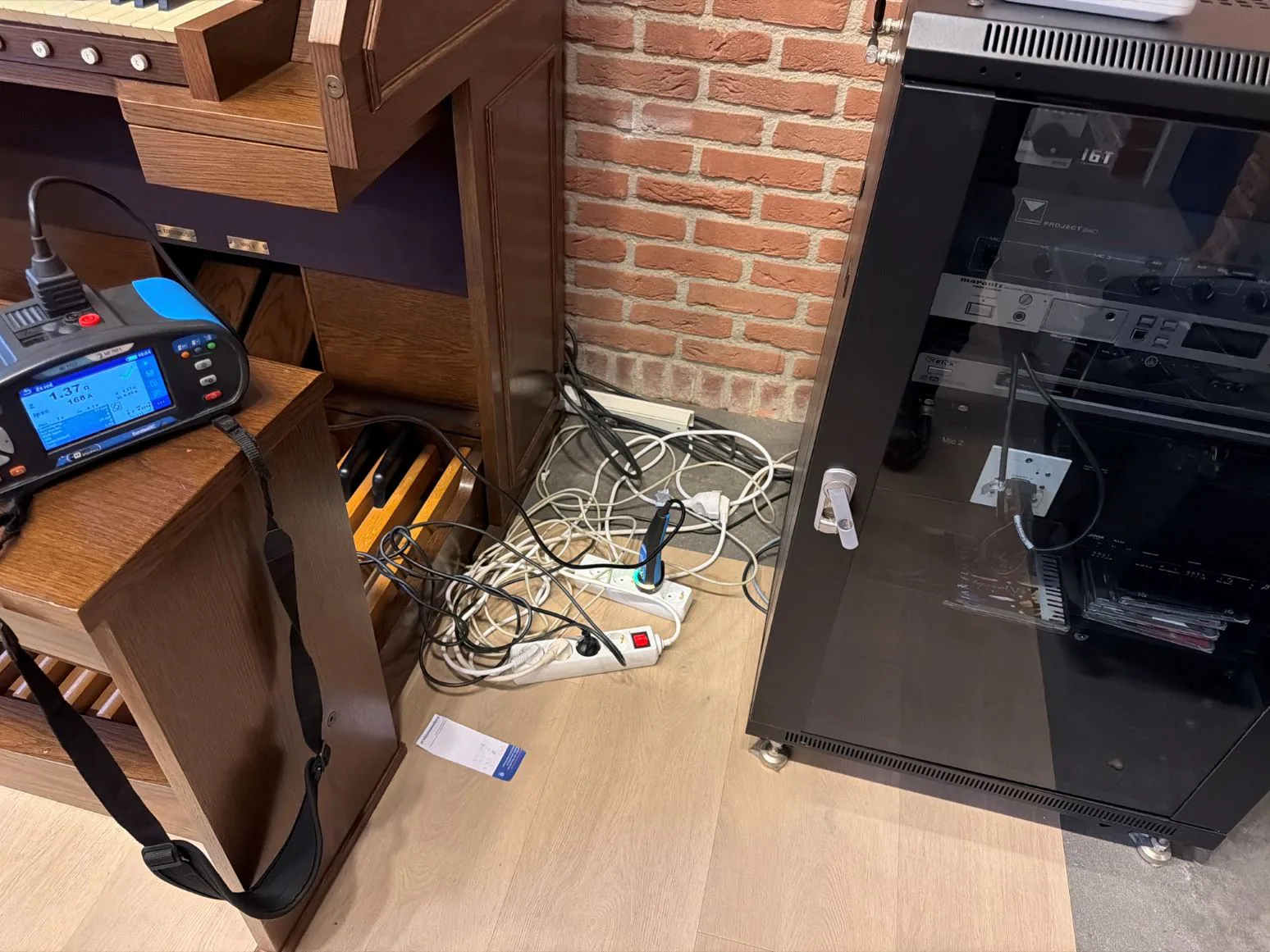 "Voor je het weet hangt de halve installatie aan vier verlengsnoeren achter elkaar."