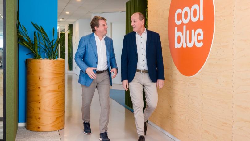 Links Pieter Zwart van Coolblue en rechts Henny de Haas, CEO van Hoppenbrouwers.