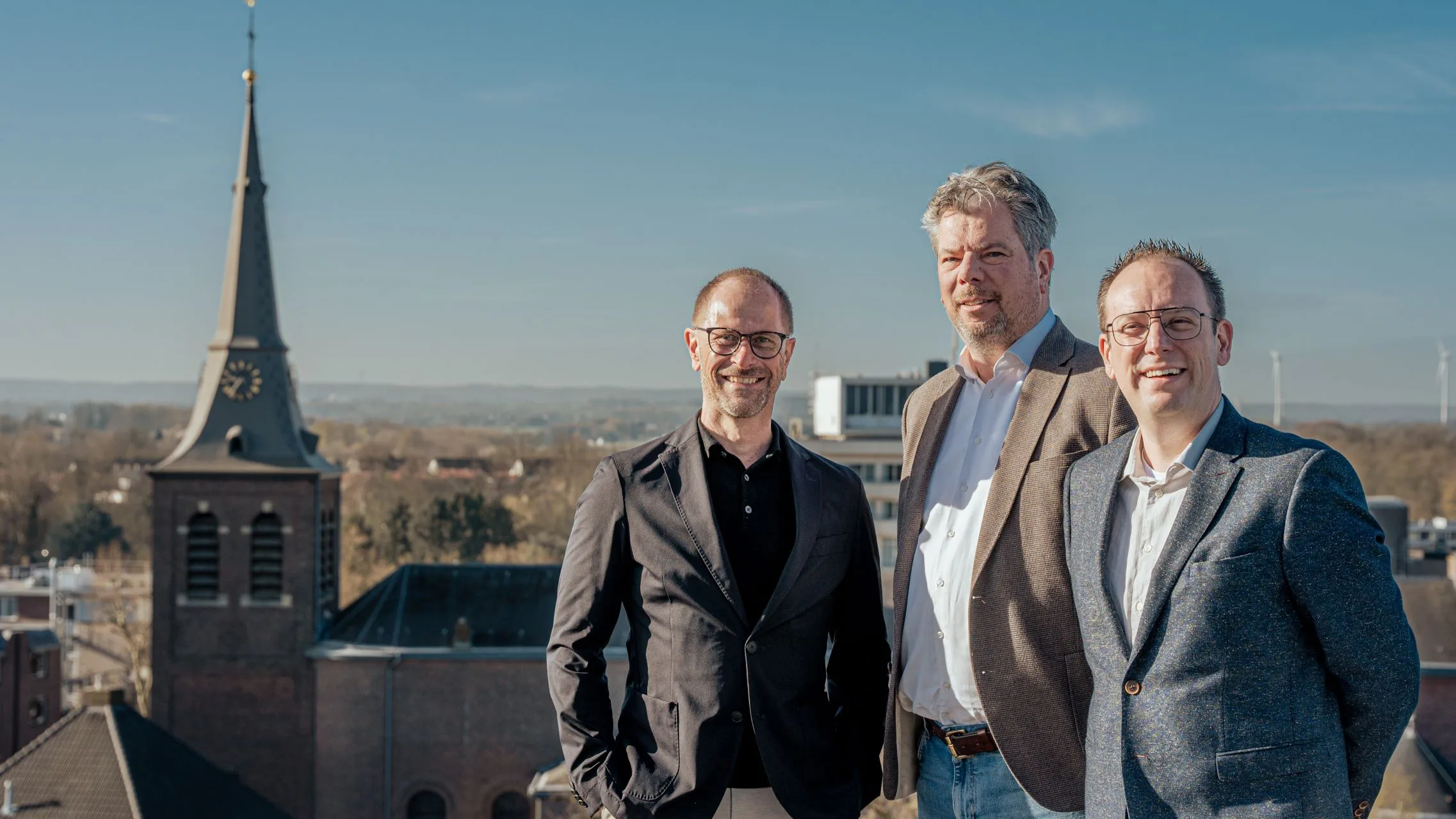 V.l.n.r. Erwin Berendsen (group commercial director Hanab), Frank Verbruggen (directeur Regio Zuid Hanab Installation Technology) en Luc Ploum (directeur A. Ploem & Zn.).