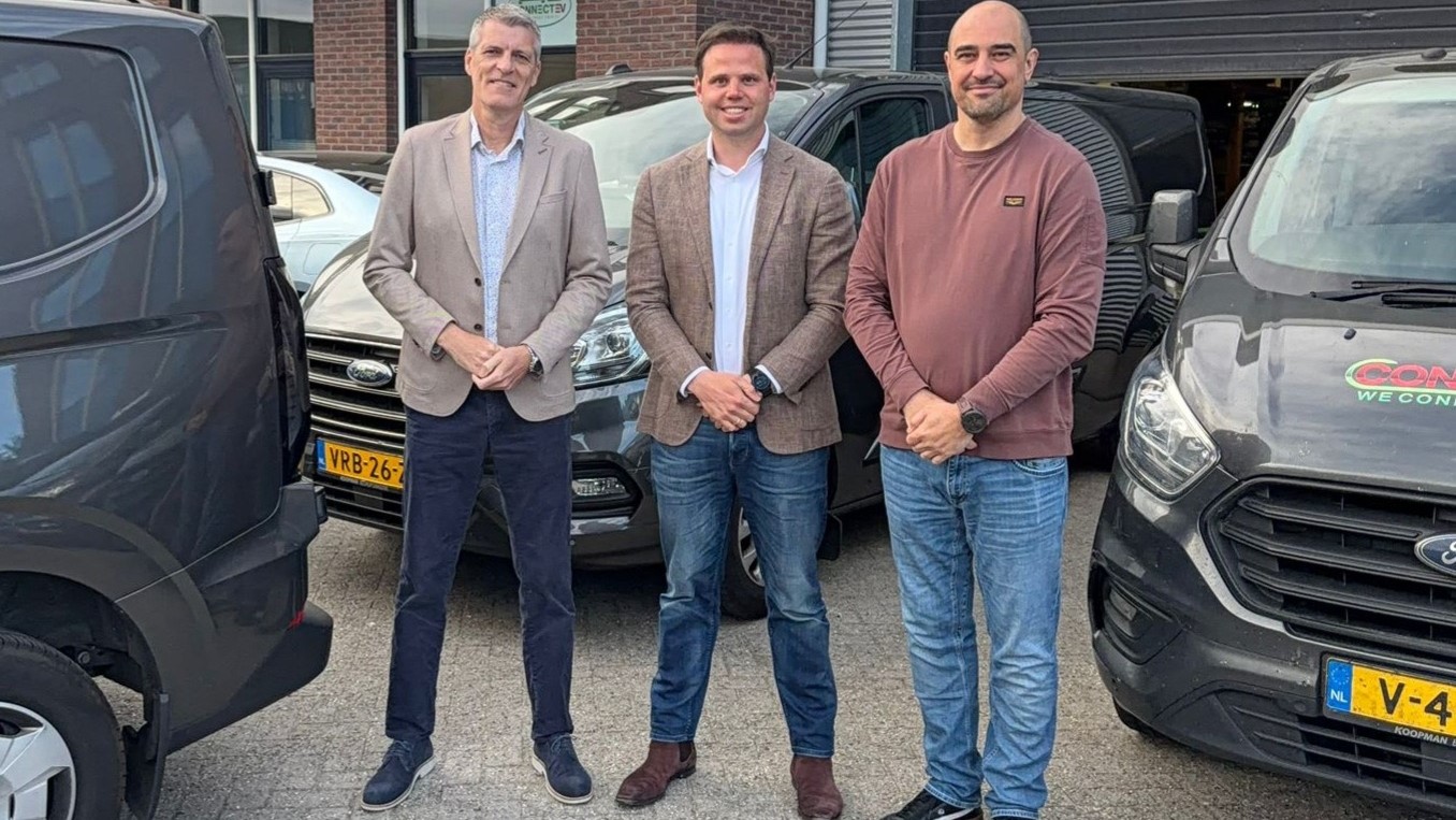 

V.l.n.r.: Michael Waltman (directeur specialisme Van Dorp), Rick van Dorp (directeur strategie Van Dorp) en Michael Landheer (directeur ConnectEV).


