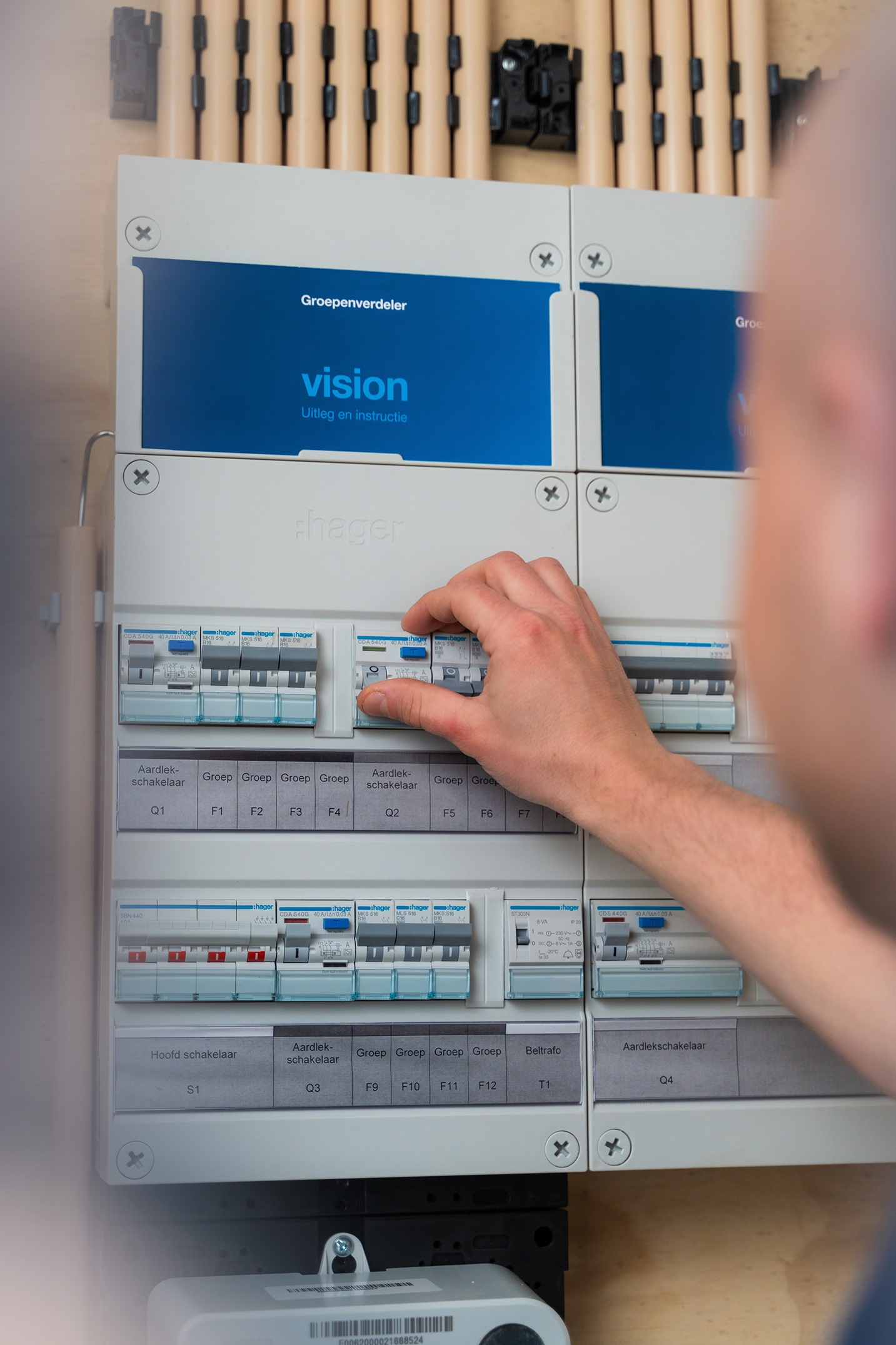 De Vision groepenkast is ontworpen vanuit de praktijk: overzichtelijk, betrouwbaar en eenvoudig te installeren.